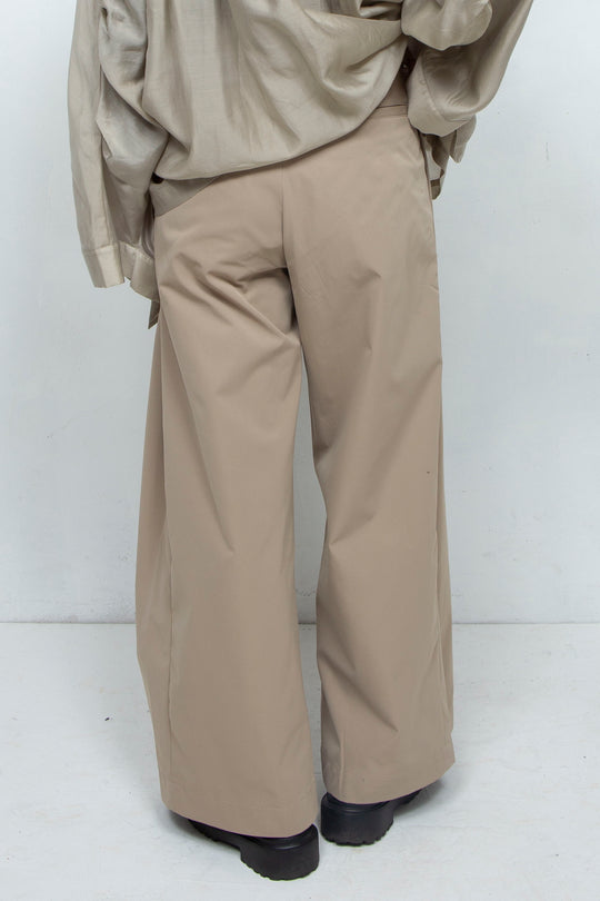 2 tuck wide pants