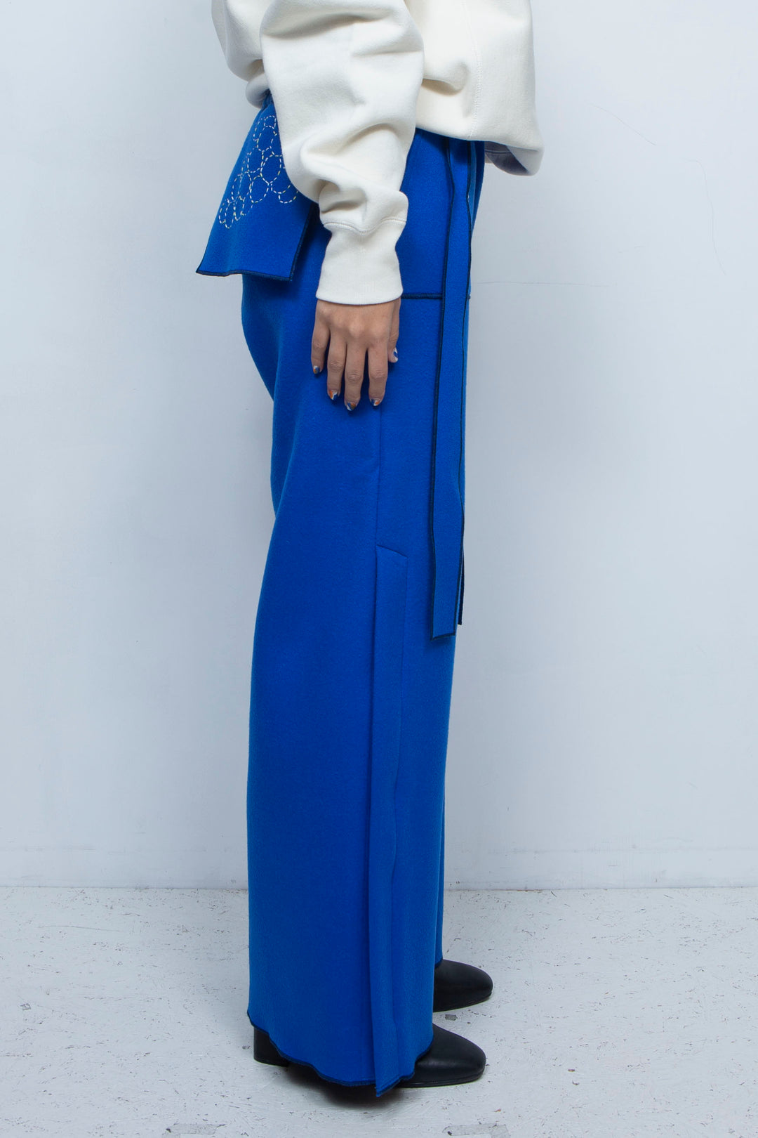 Ghost / embroidery cashmere pajama trousers "Lily of the valley"