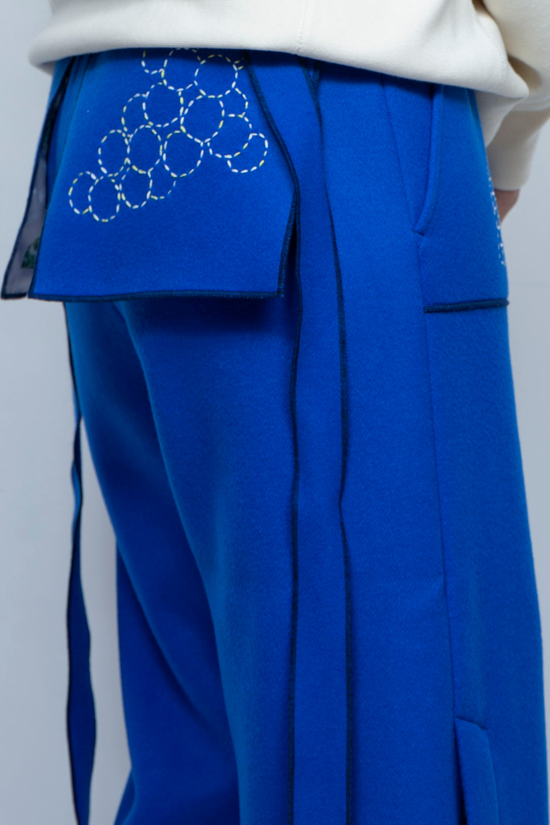 Ghost / embroidery cashmere pajama trousers "Lily of the valley"