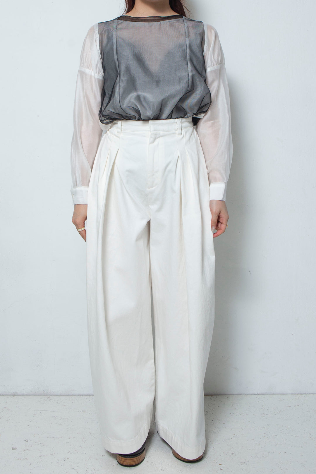 2 tuck wide pants