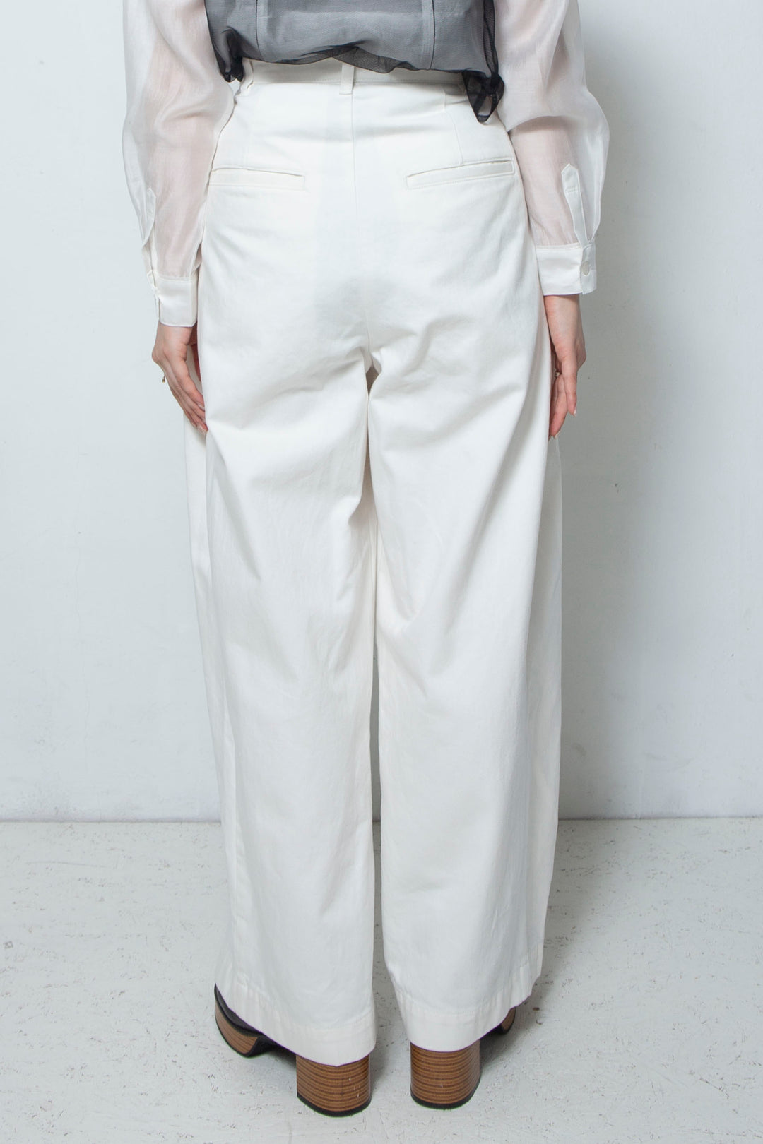 2 tuck wide pants