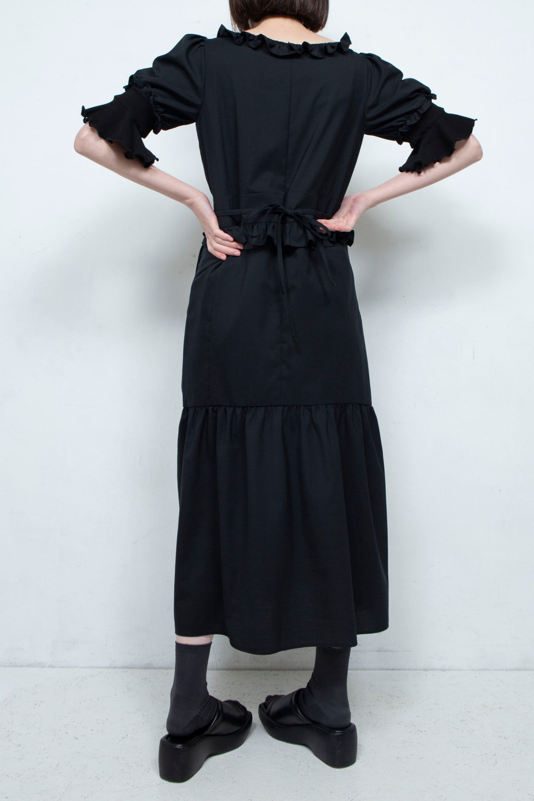 RIB FRILL MIDI DRESS BLACK