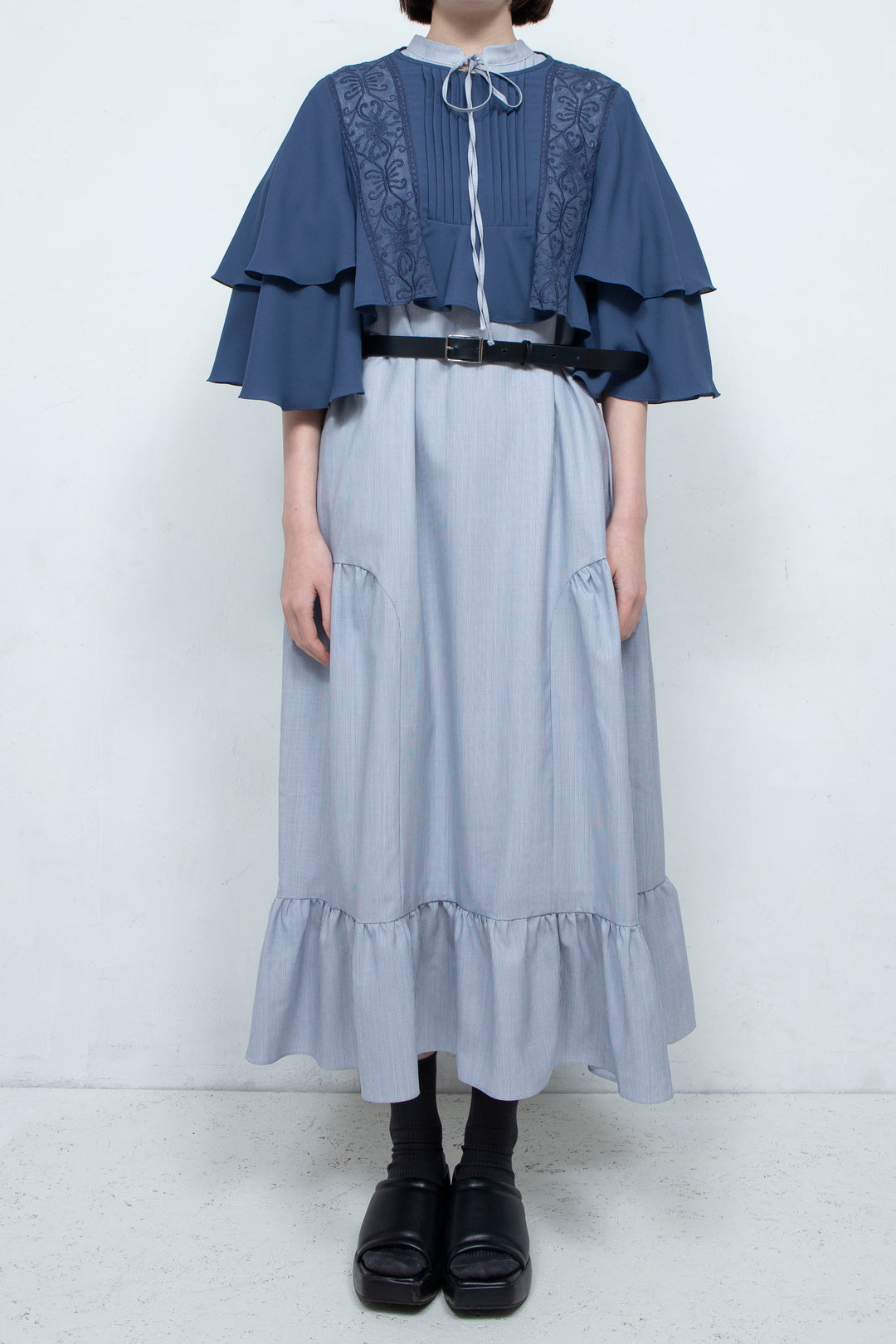 SUN LACE CROPPED BLOUSE NAVY