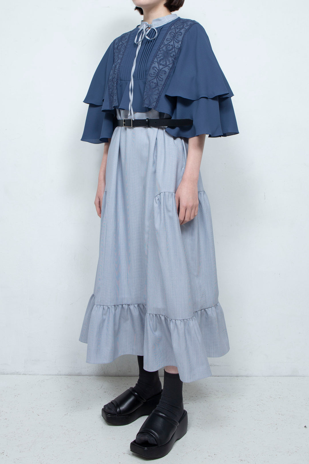 SUN LACE CROPPED BLOUSE NAVY