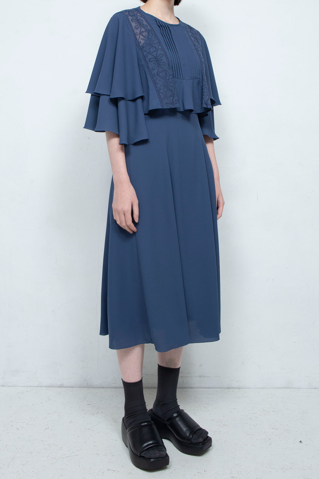 SUN LACE CROPPED BLOUSE NAVY