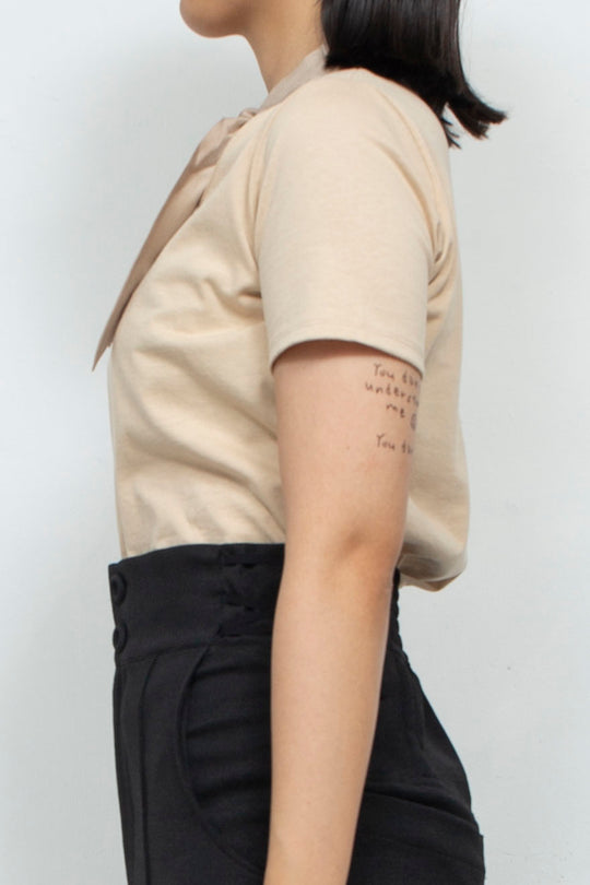 JUICE EMBROIDERY SCARF T-SHIRT BEIGE