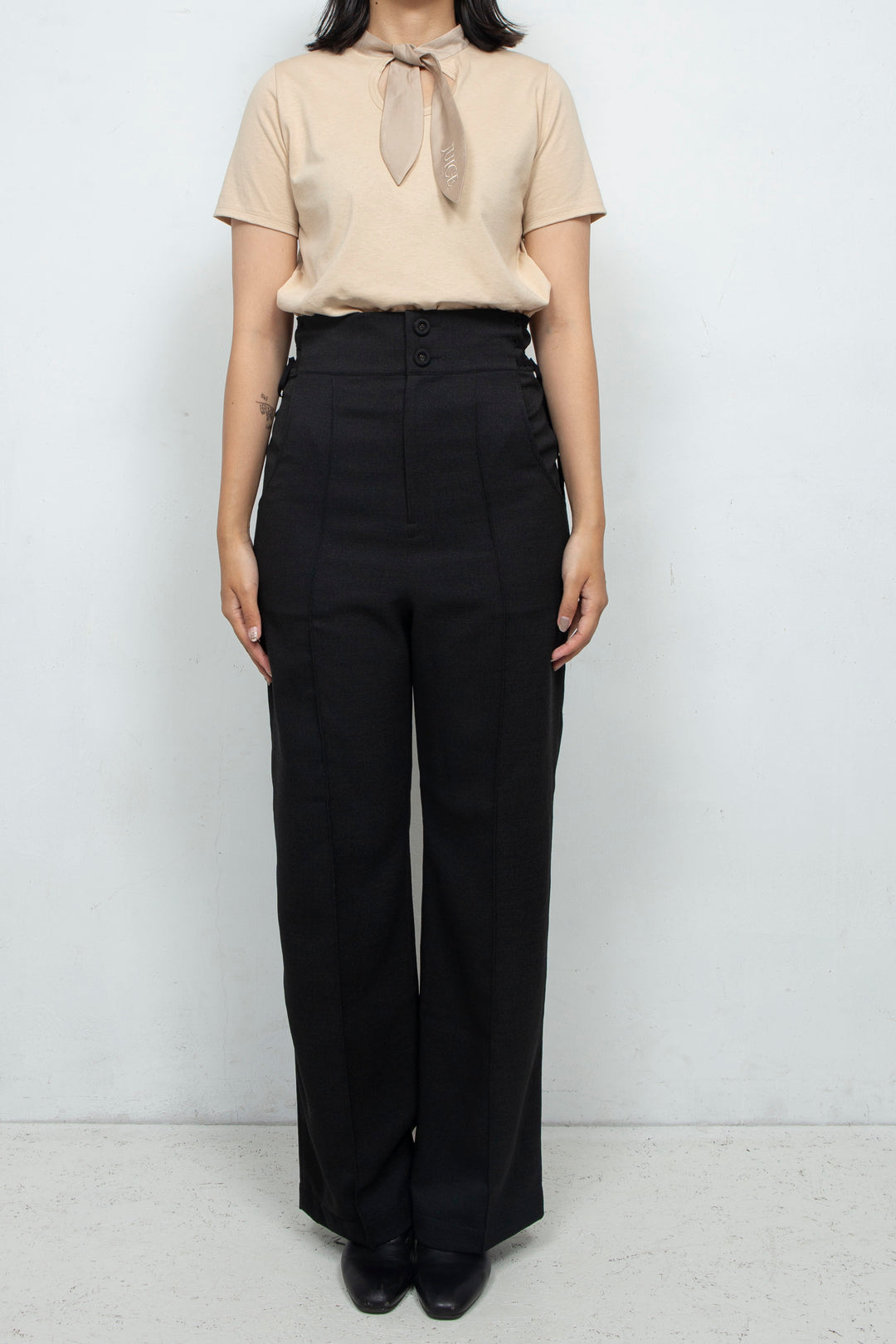 JUICE EMBROIDERY SCARF T-SHIRT BEIGE