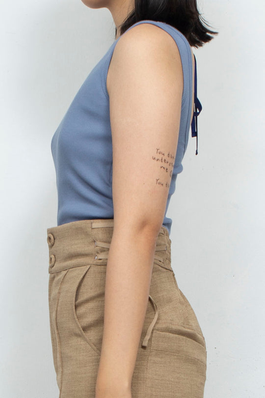 BACK OPEN RIBBON TANK TOP BLUE
