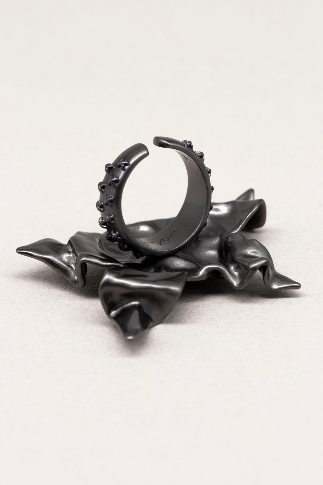 Human face flower ring