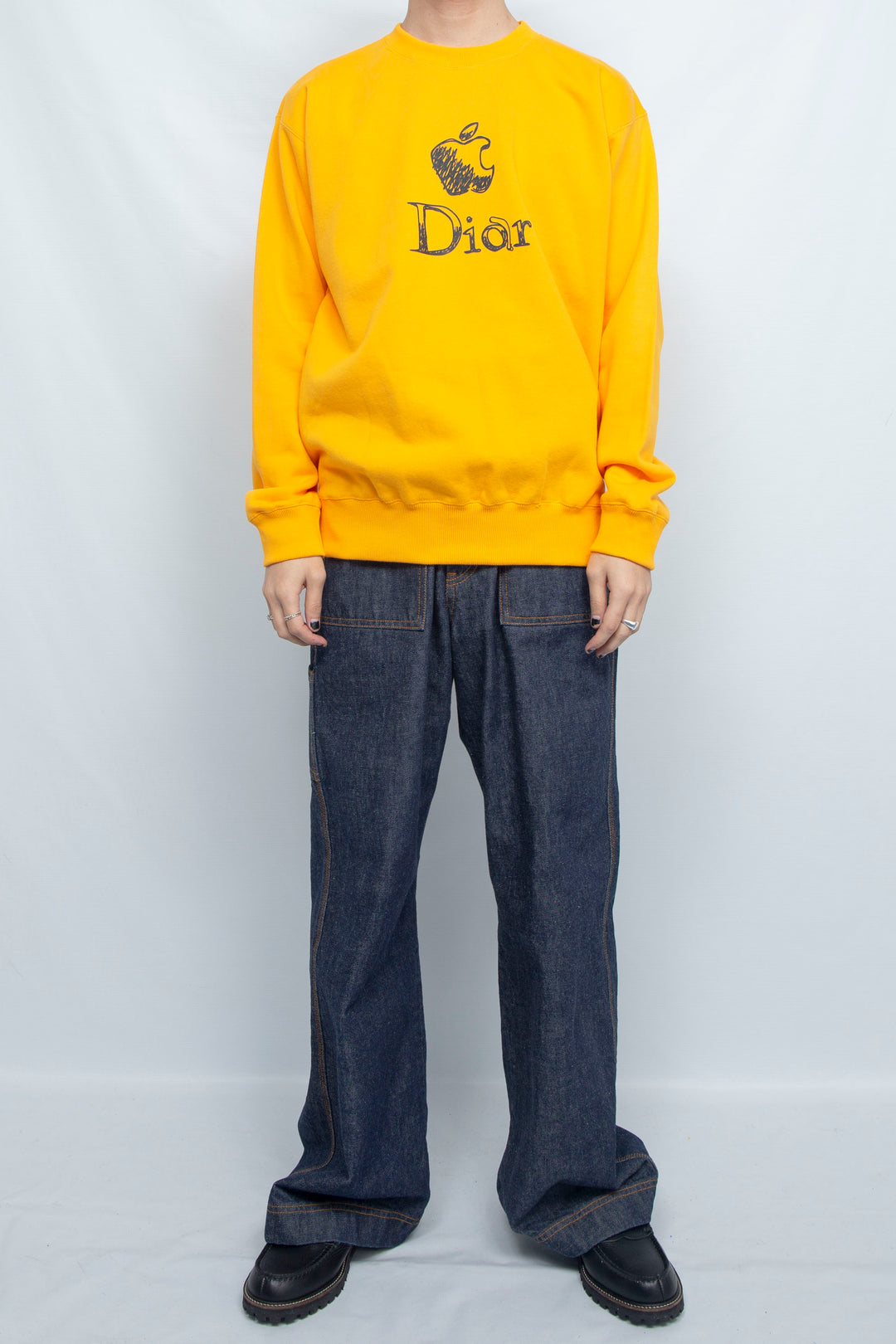 APPLE SWEATSHIRT