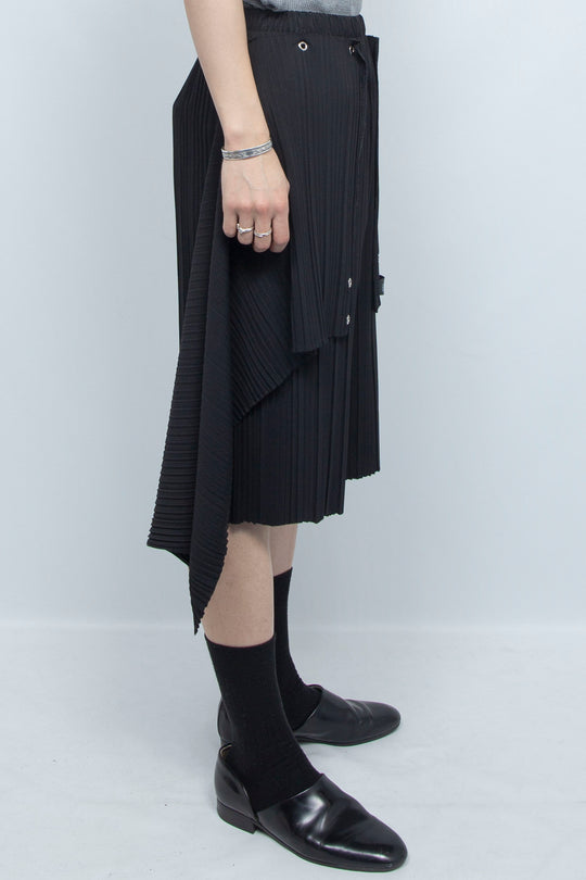 PLEATS DRAPED SHORTS BLACK