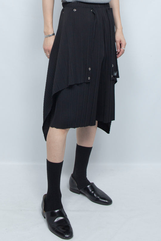 PLEATS DRAPED SHORTS BLACK