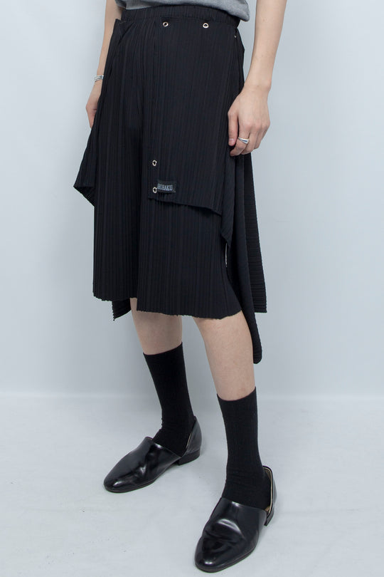 PLEATS DRAPED SHORTS BLACK