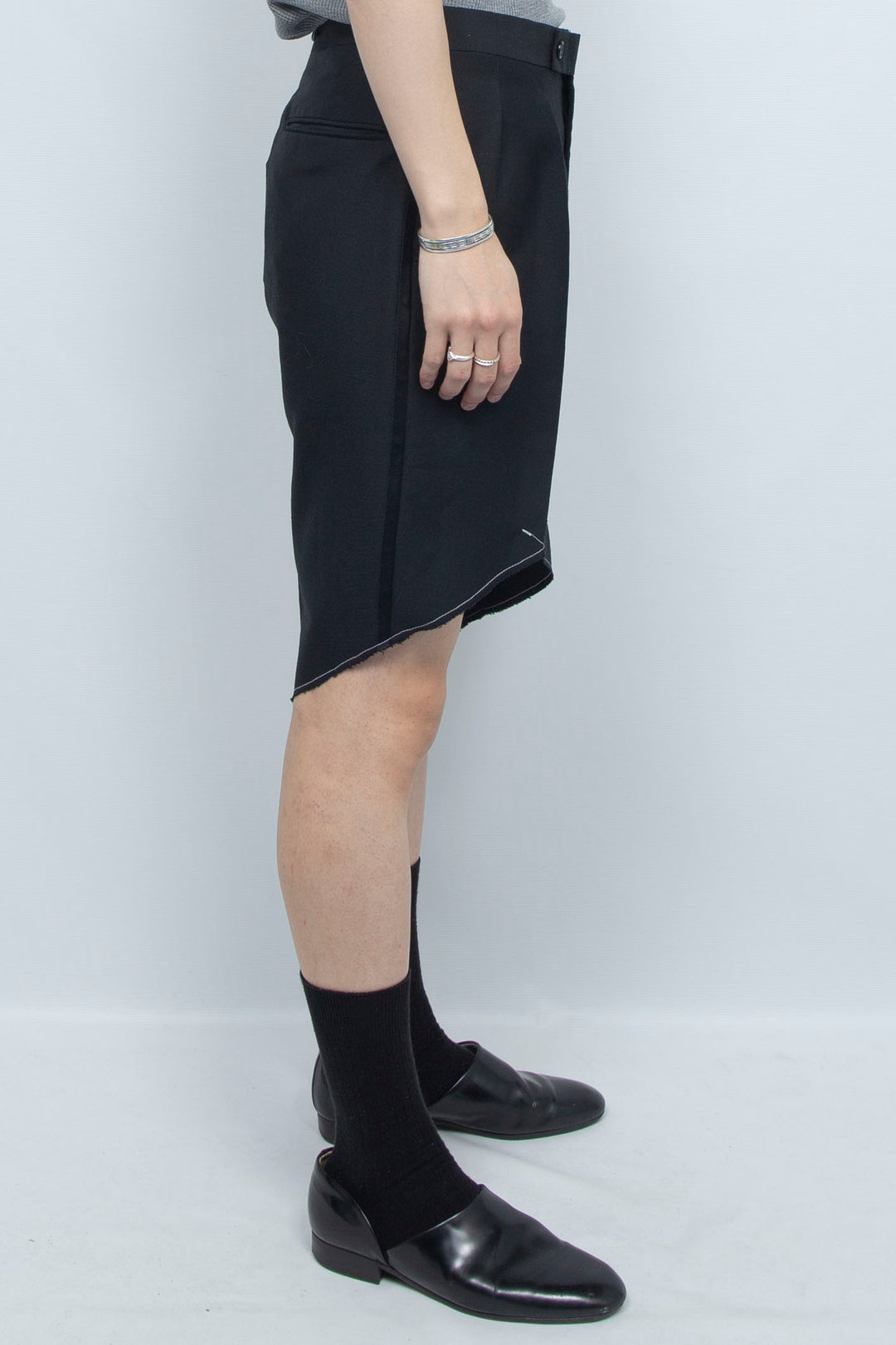 WHITE STITCHING TUXEDO SHORTS BLACK