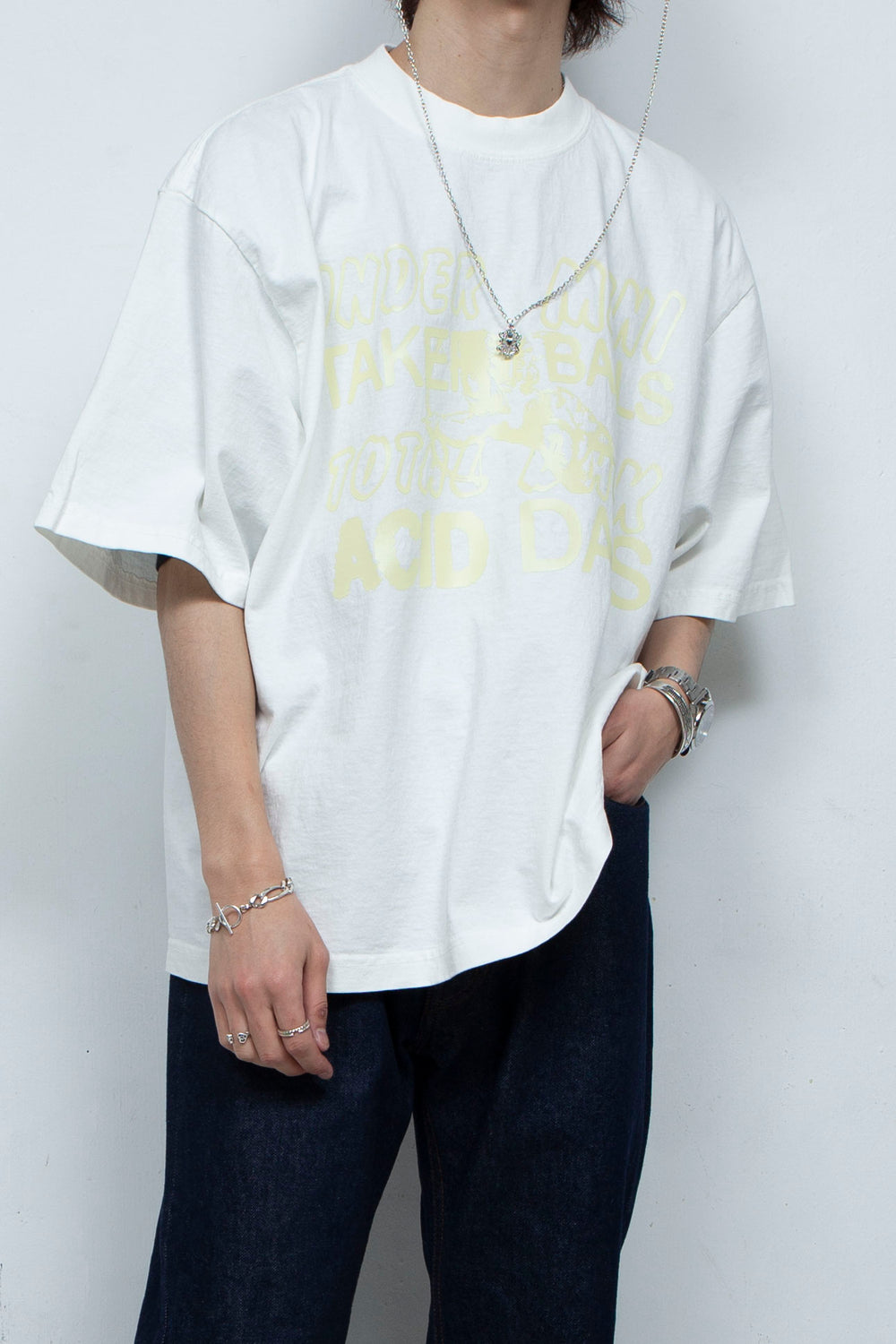 TEE/UNDER WHITE
