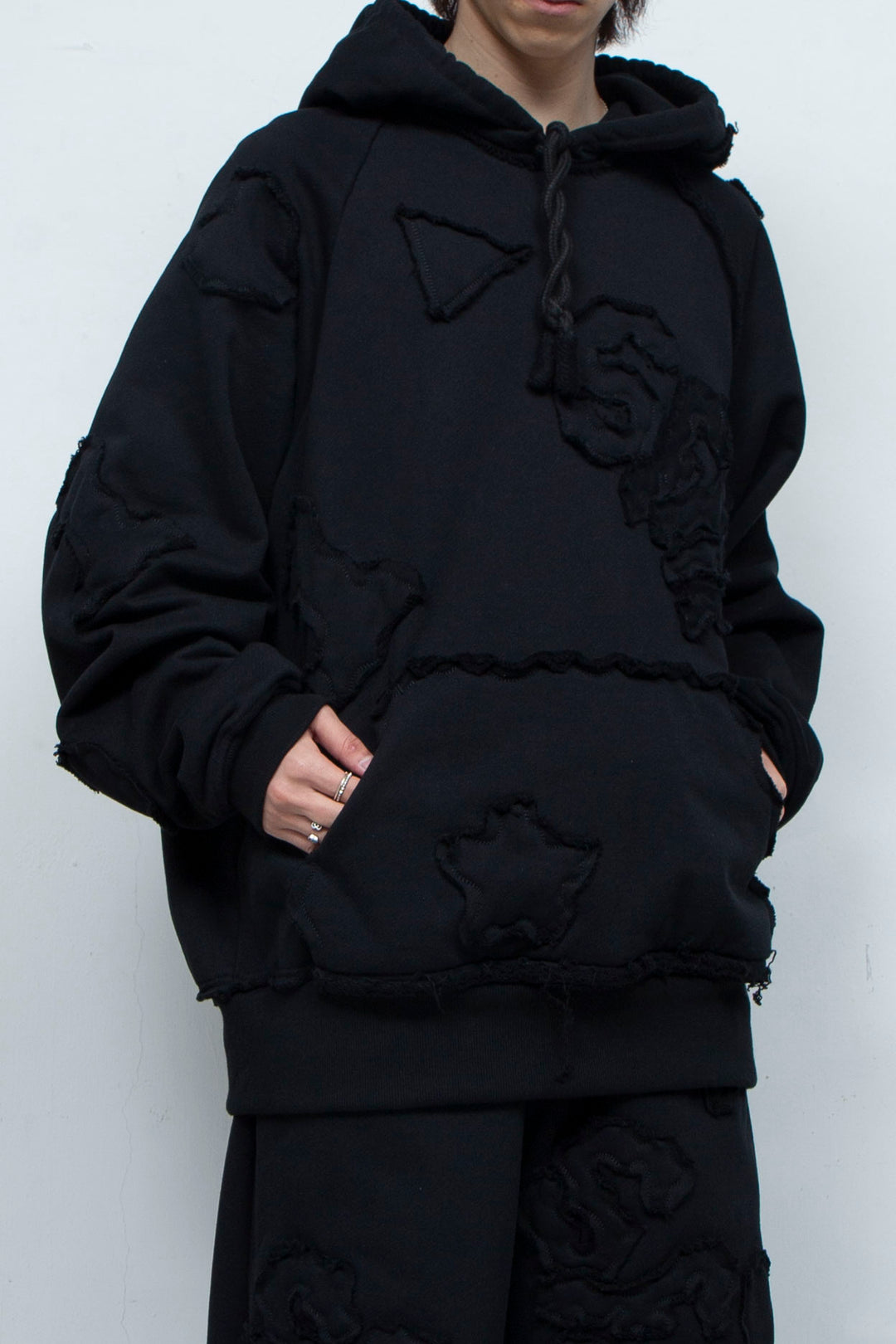 Multi-pattern raw edge sweat hoodie BLACK