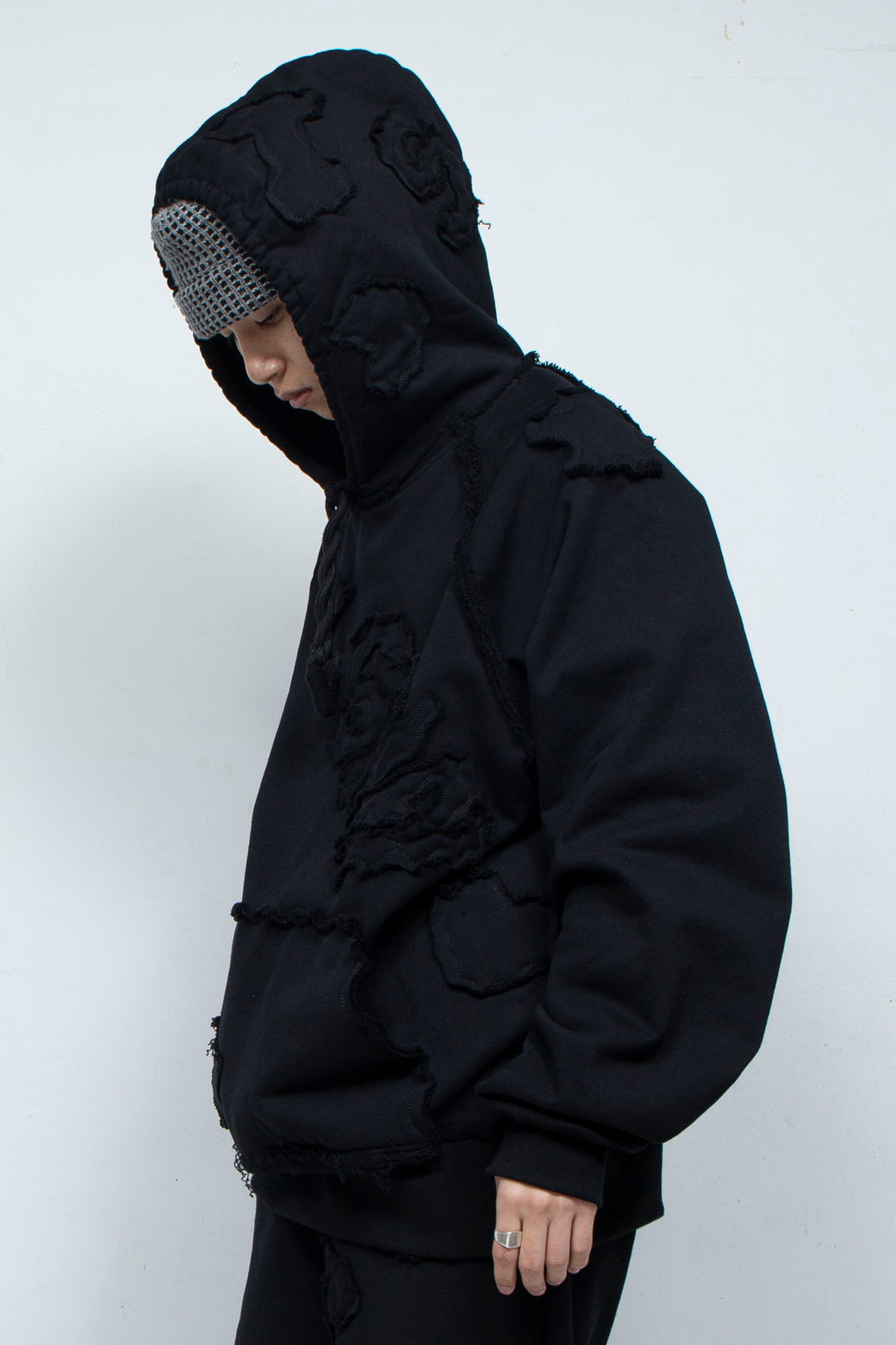 Multi-pattern raw edge sweat hoodie BLACK