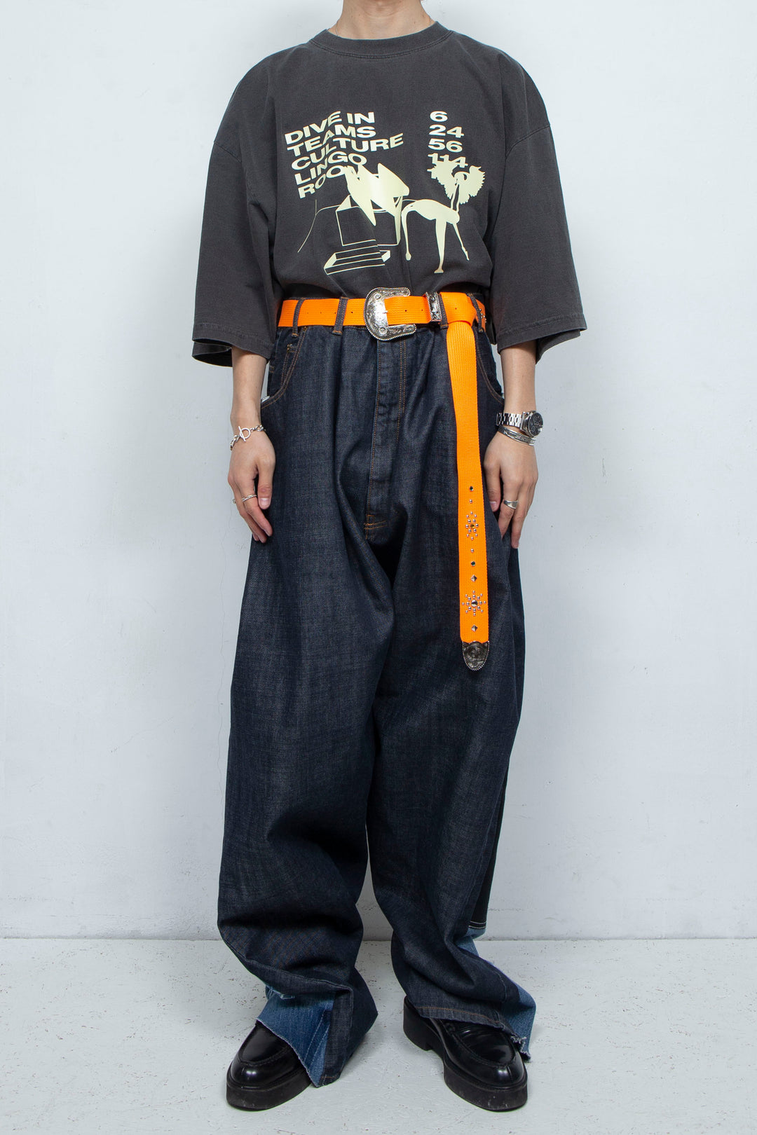 TEE/ROOM BLACK