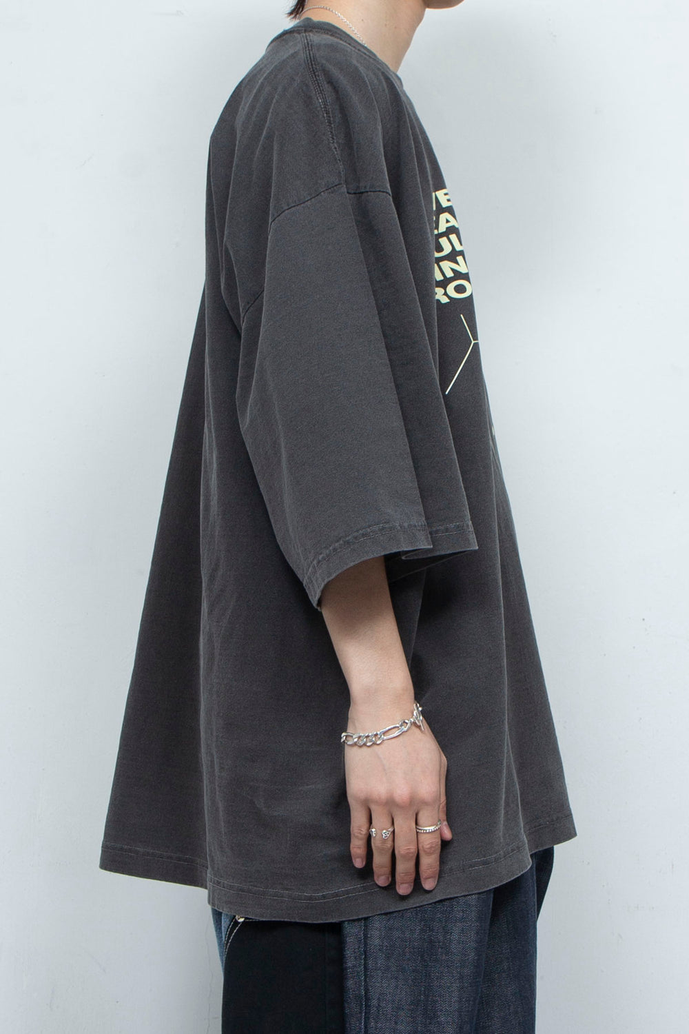 TEE/ROOM BLACK