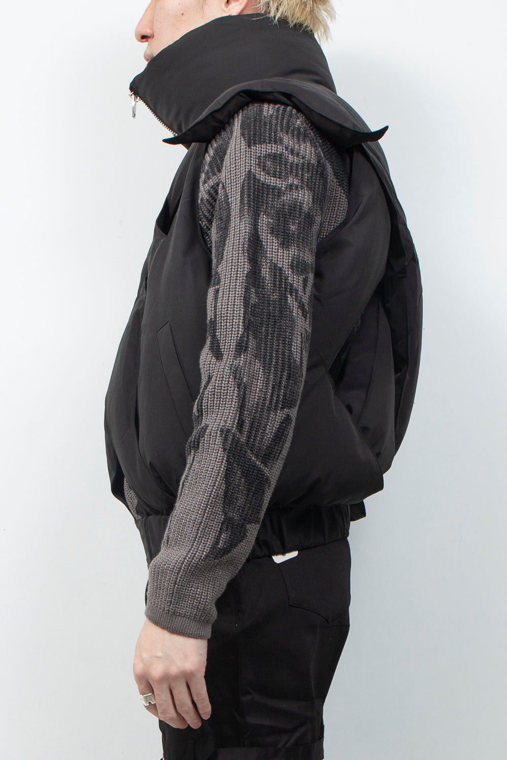 Black hollowed-out cotton vest