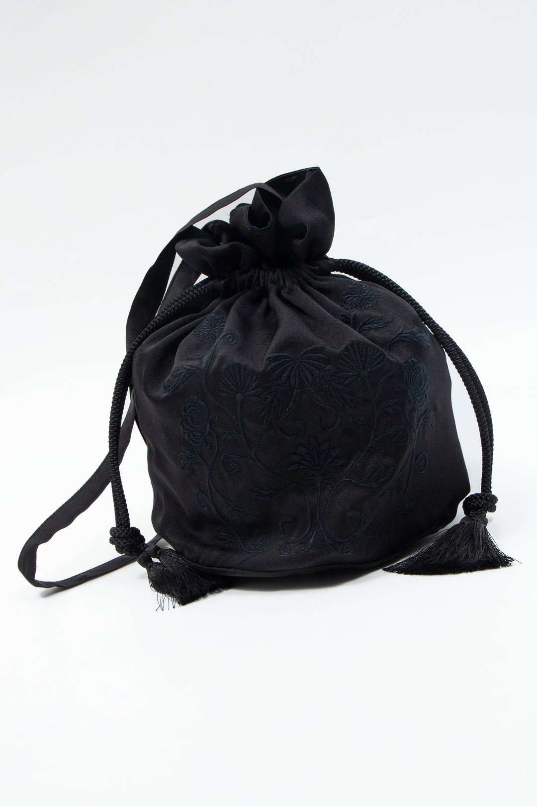 KIKU Embroidered Drawstring Bag Black