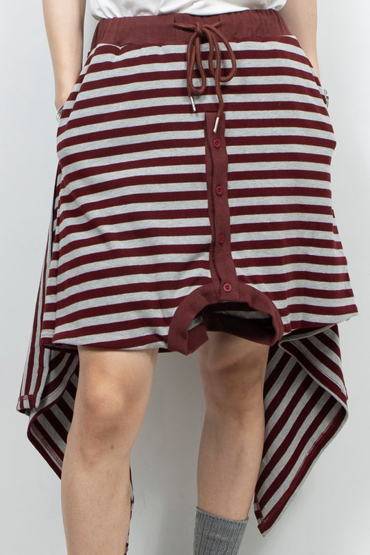 Striped deconstruction loose shorts
