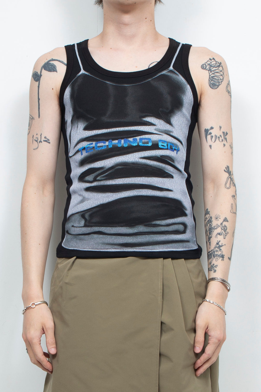 Two tone printed thread vest Black