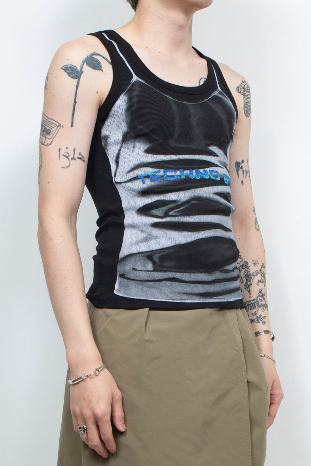 Two tone printed thread vest Black