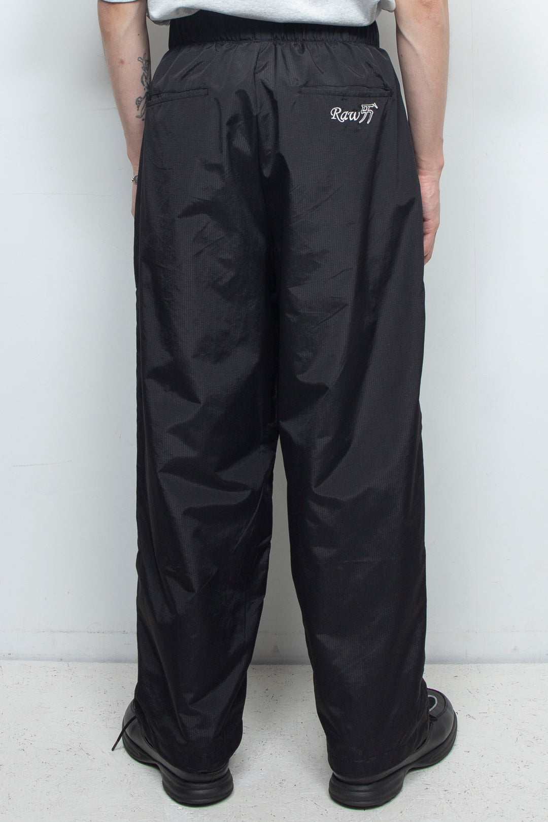 RAW LOVE NTLON PANTS BLACK