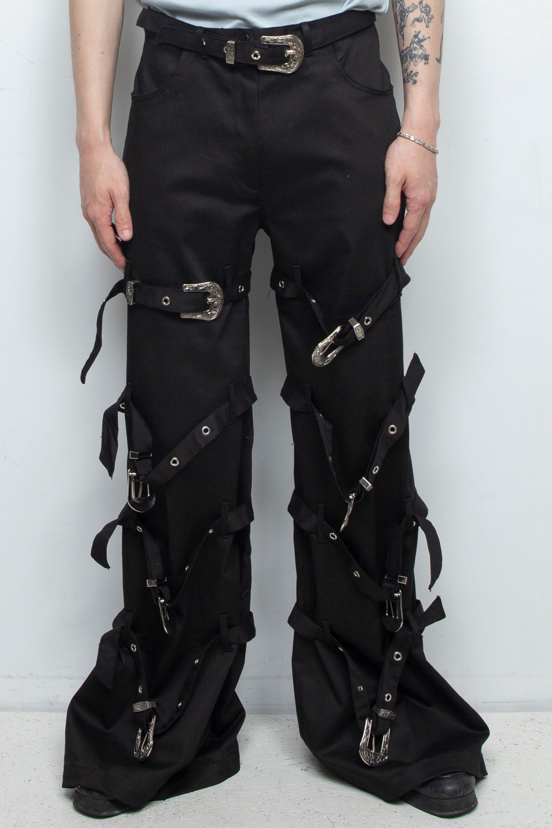 Metal buckle pants