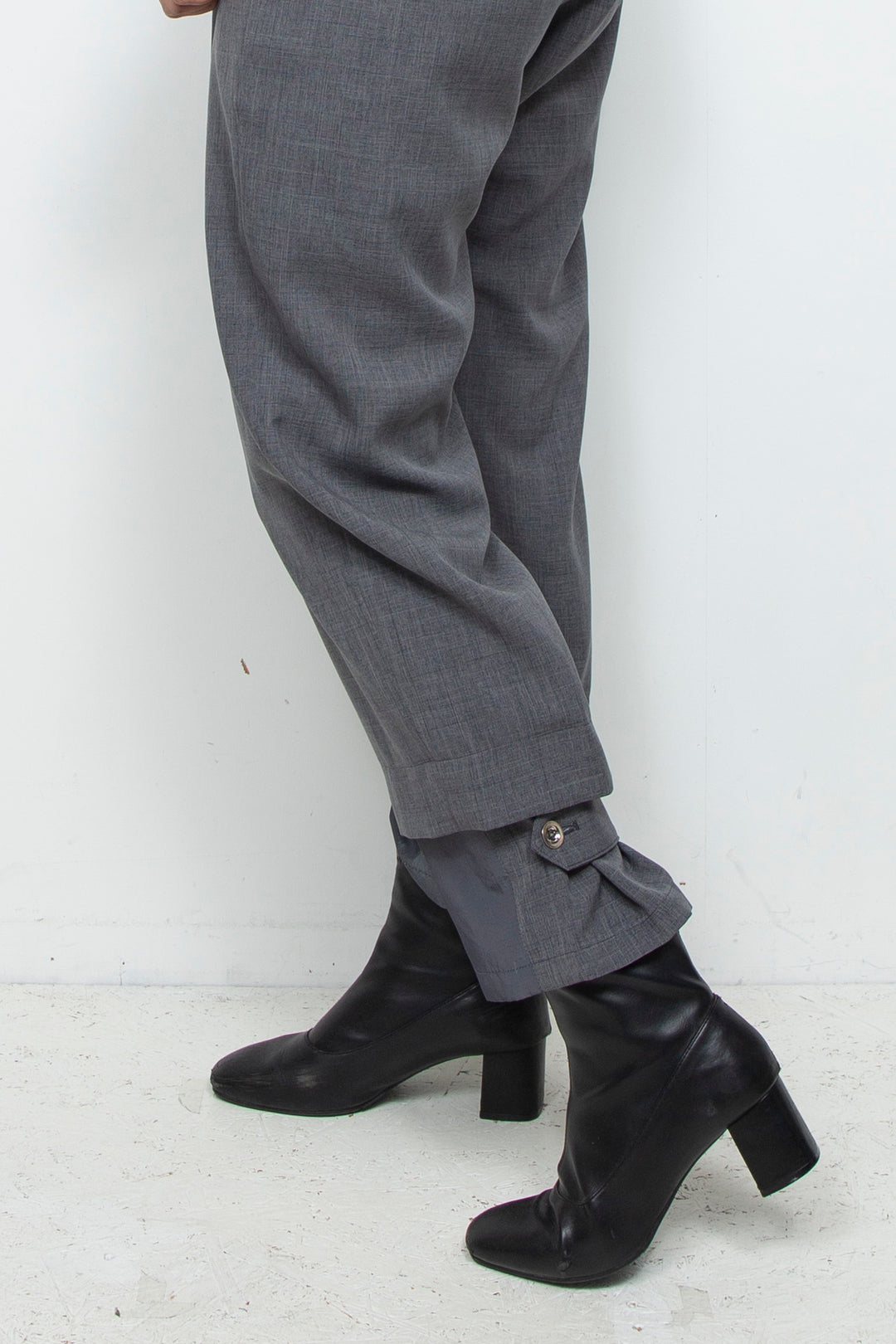 250207 PANTS GRAY