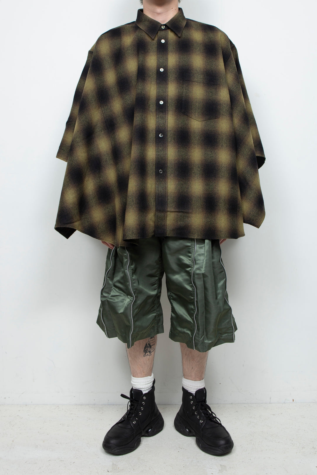 Zipper nylon baggy shorts Khaki