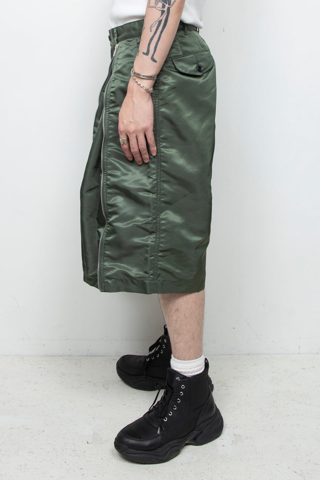Zipper nylon baggy shorts Khaki