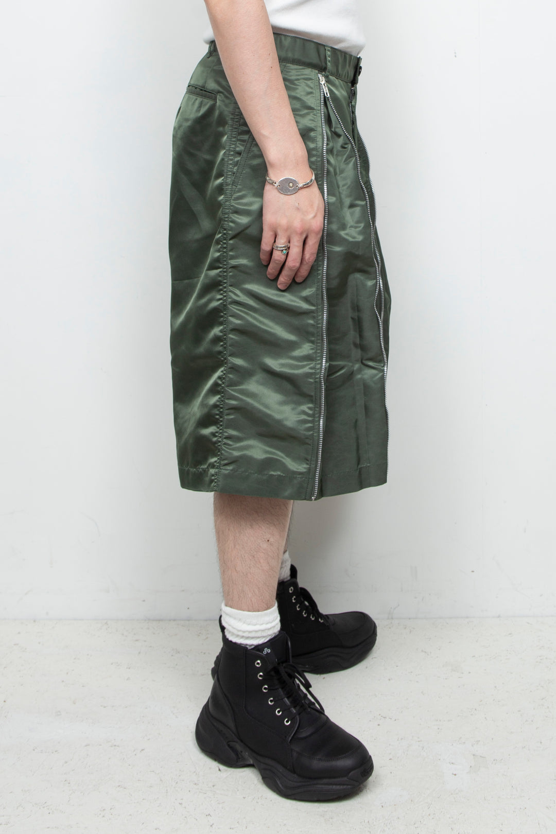 Zipper nylon baggy shorts Khaki