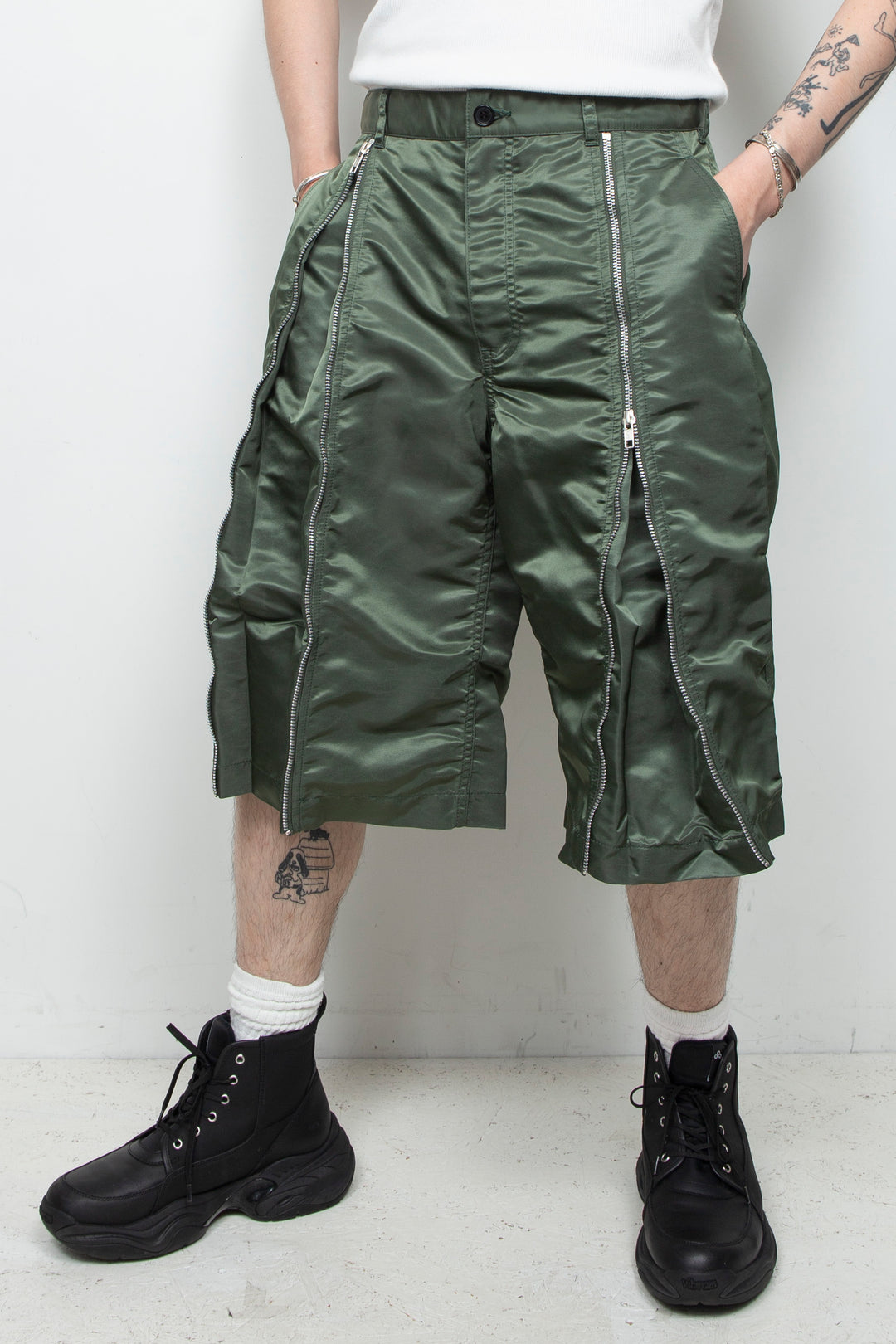 Zipper nylon baggy shorts Khaki