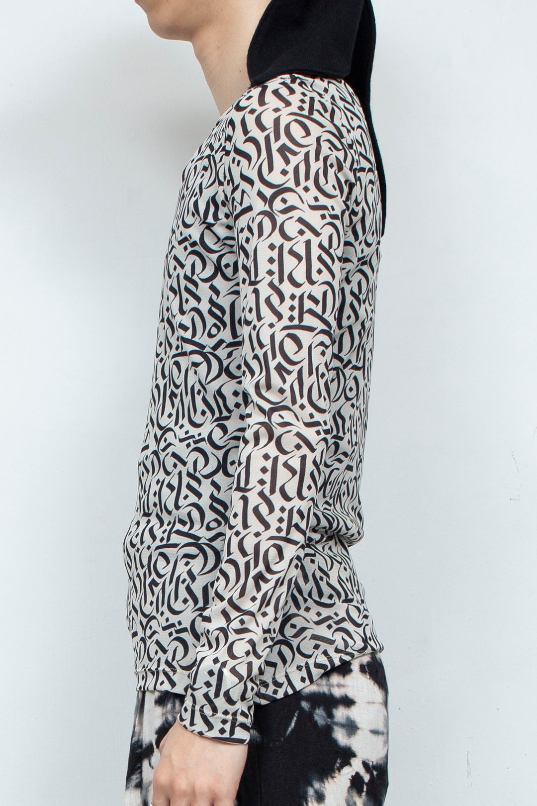 Calligraphy Sheer Slim Fit Tops BEIGE