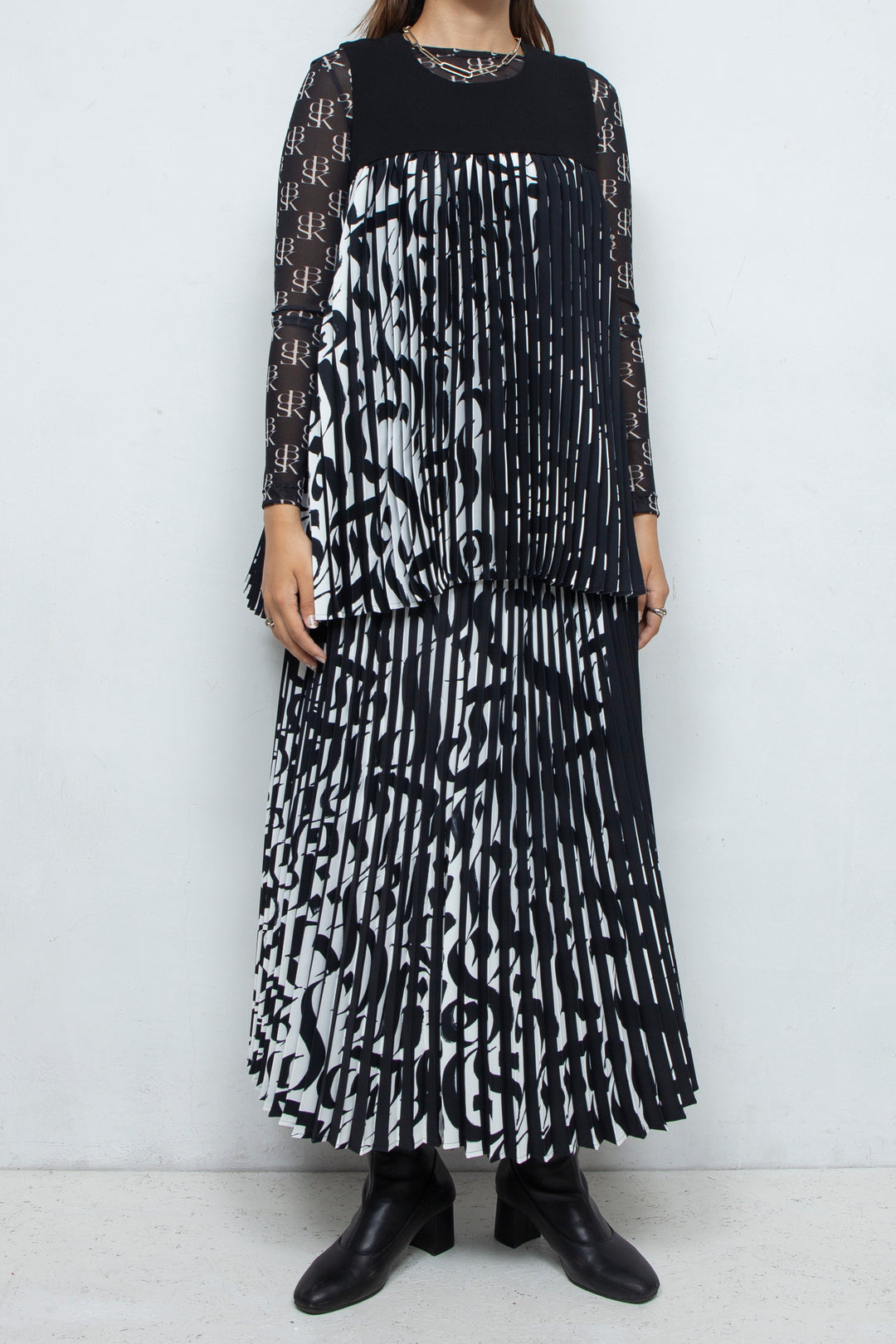 Two Face Accordion Pleats Sleeve-less Top BI