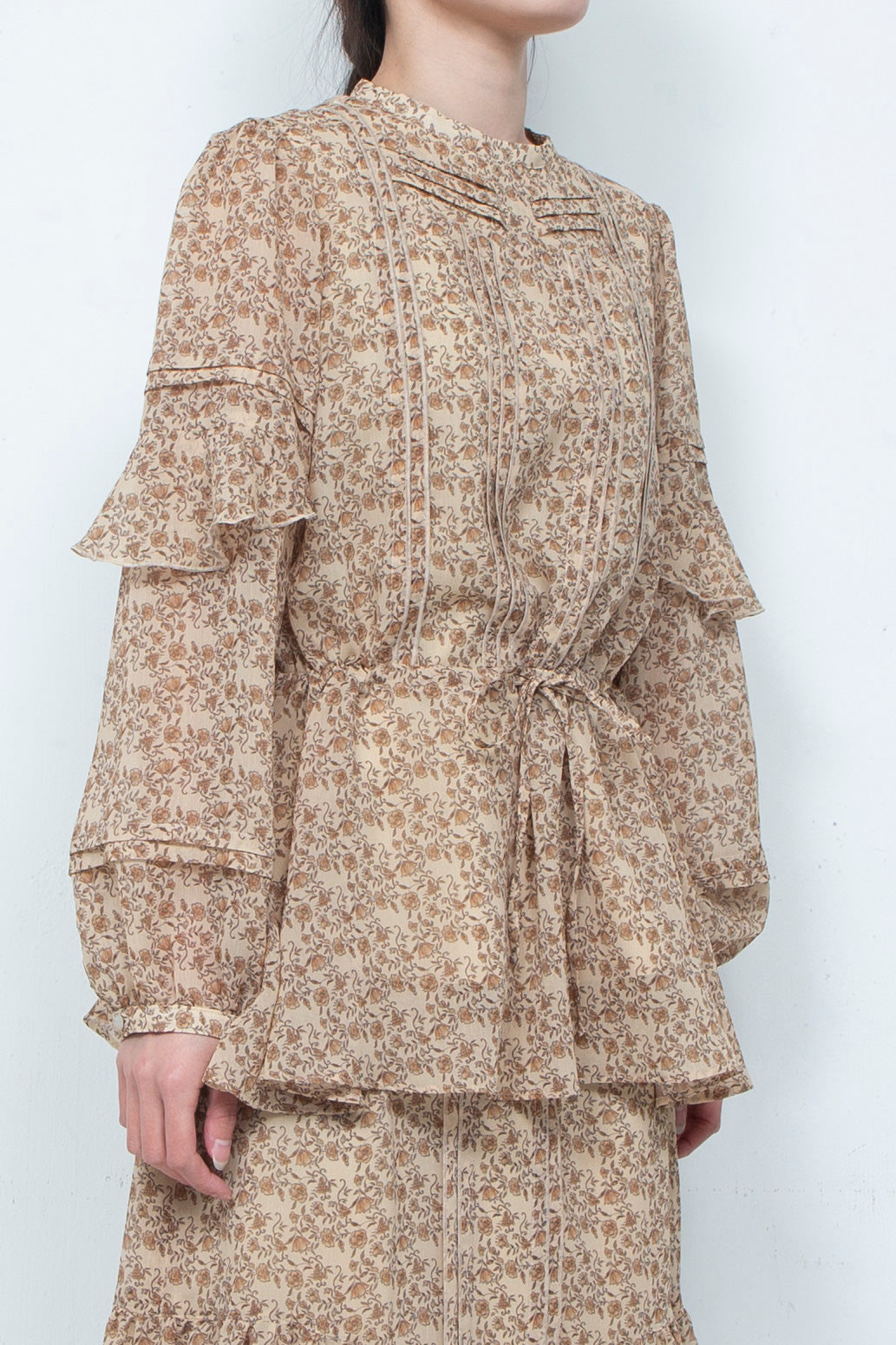 3D PRINTED BUTTON 2-WAY CRINKLE TUCK RUFFLE BLOUSE (FLORAL)