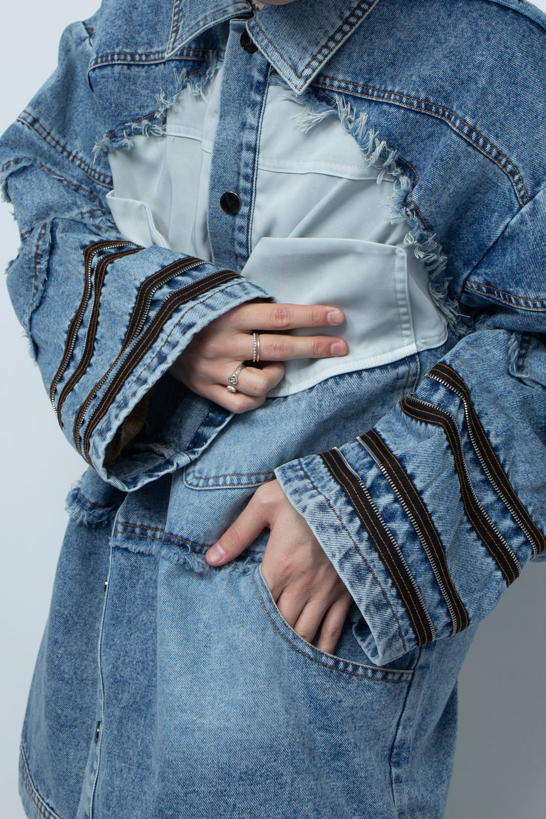 Silhouette fringed zipper denim jacket