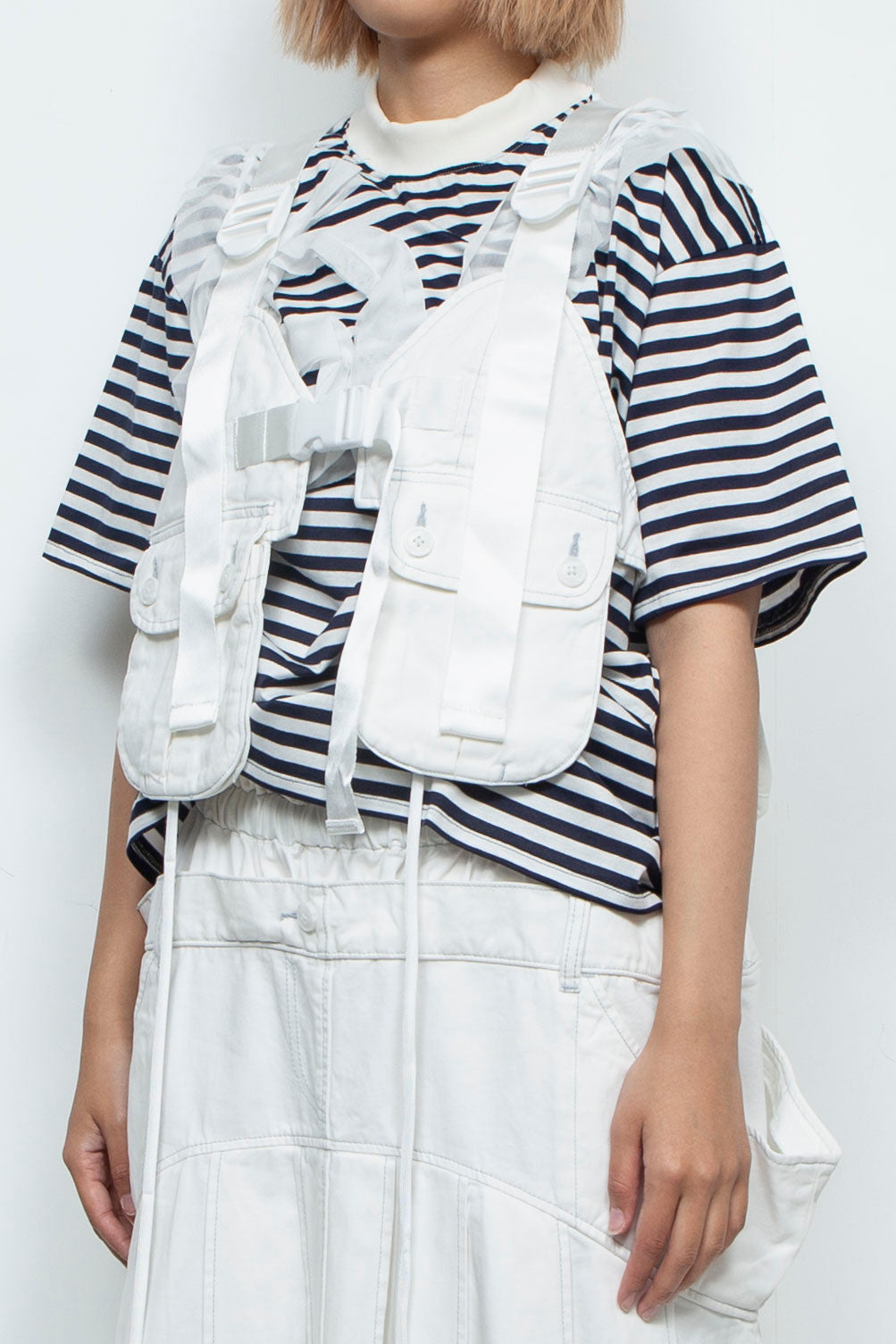 look-forward vest white
