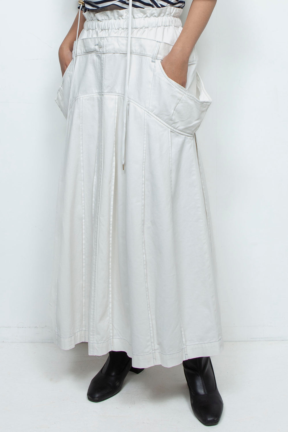 look-forward skirt white
