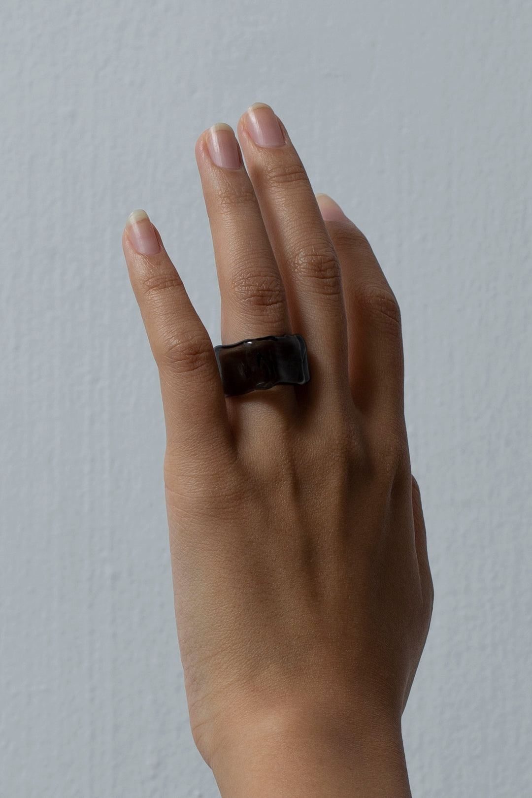 Ripple ring square black
