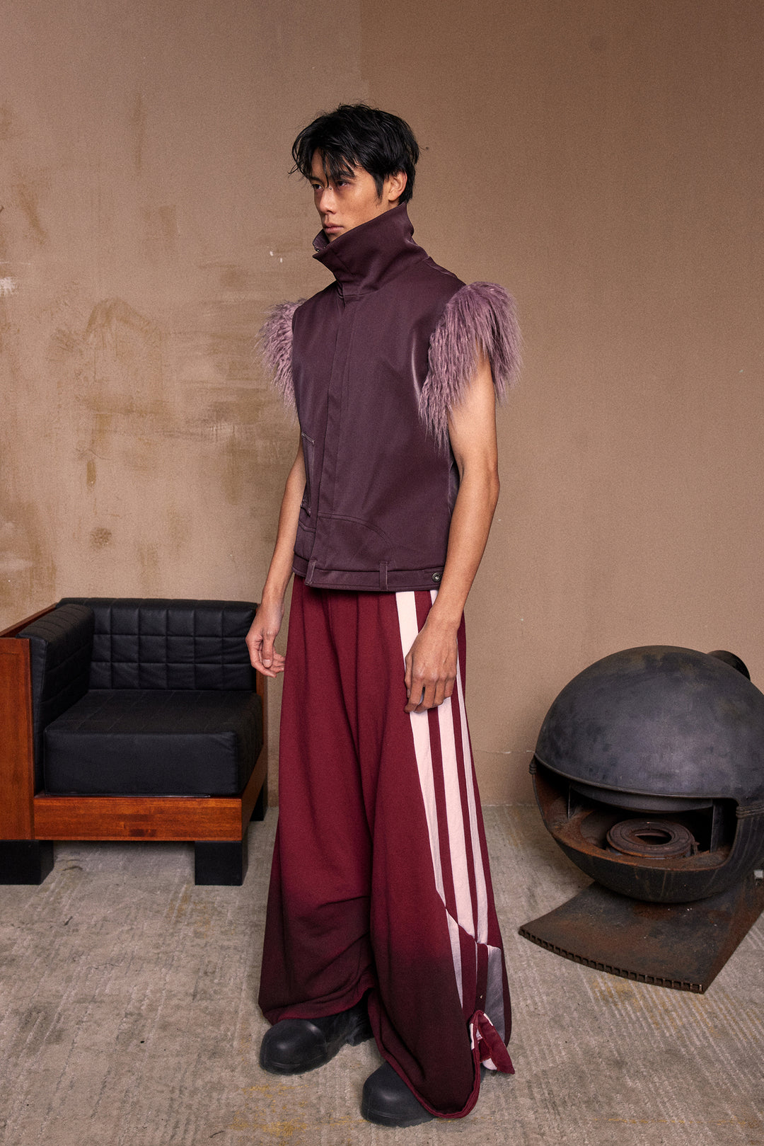 Purple hairy shoulder sleeveless vest