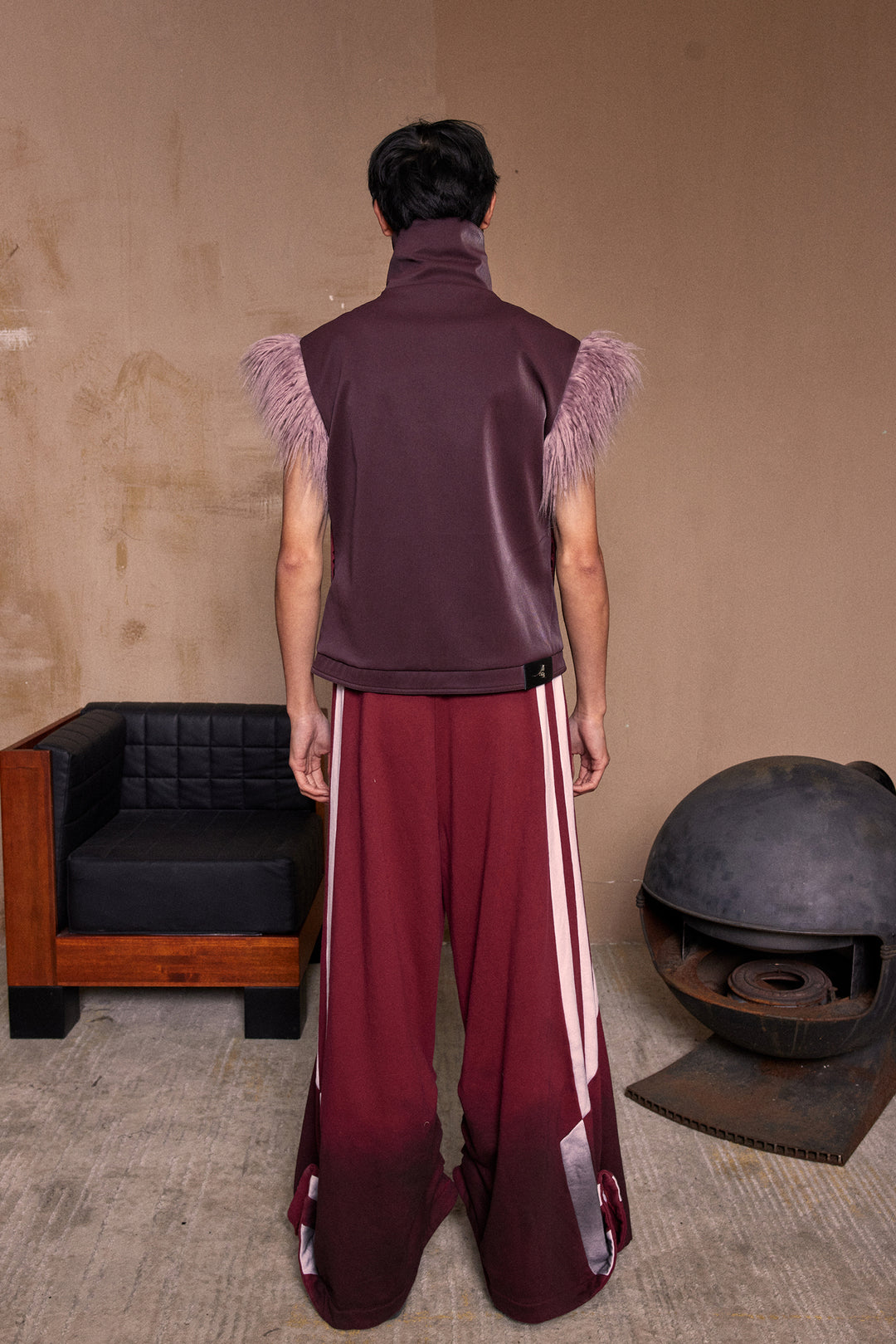 Purple hairy shoulder sleeveless vest