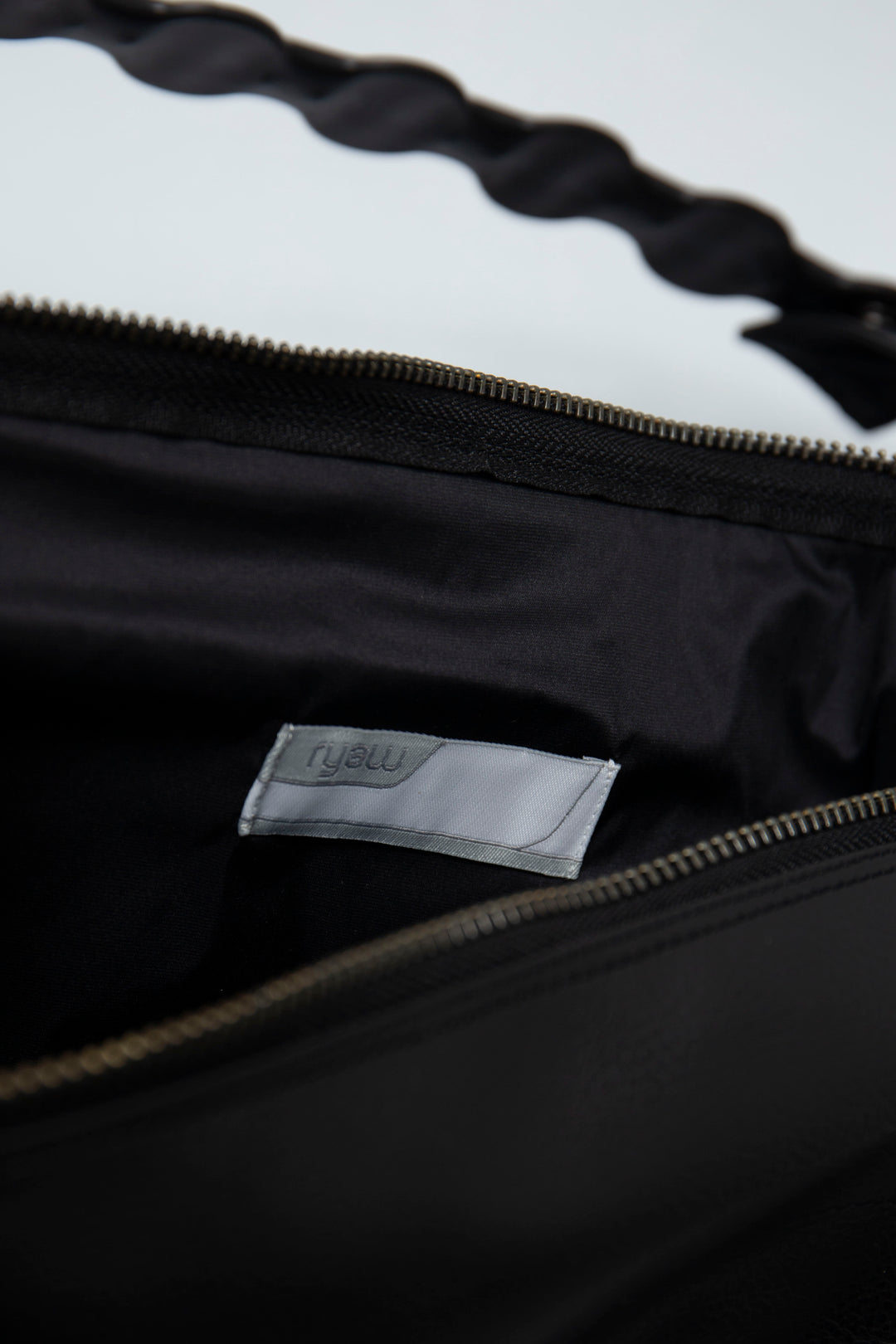 CONNECT BAG BLACK