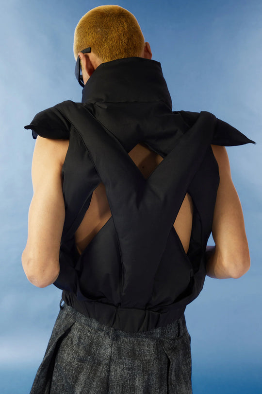 Black hollowed-out cotton vest
