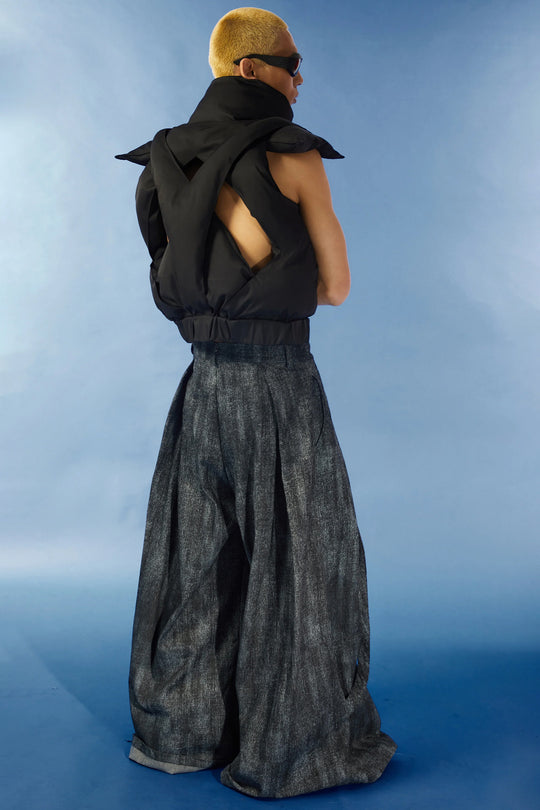 Black hollowed-out cotton vest