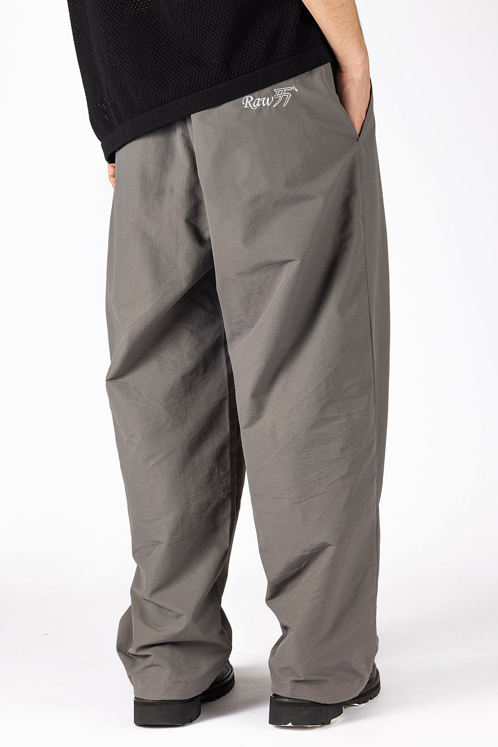RAW LOVE NTLON PANTS GRAY