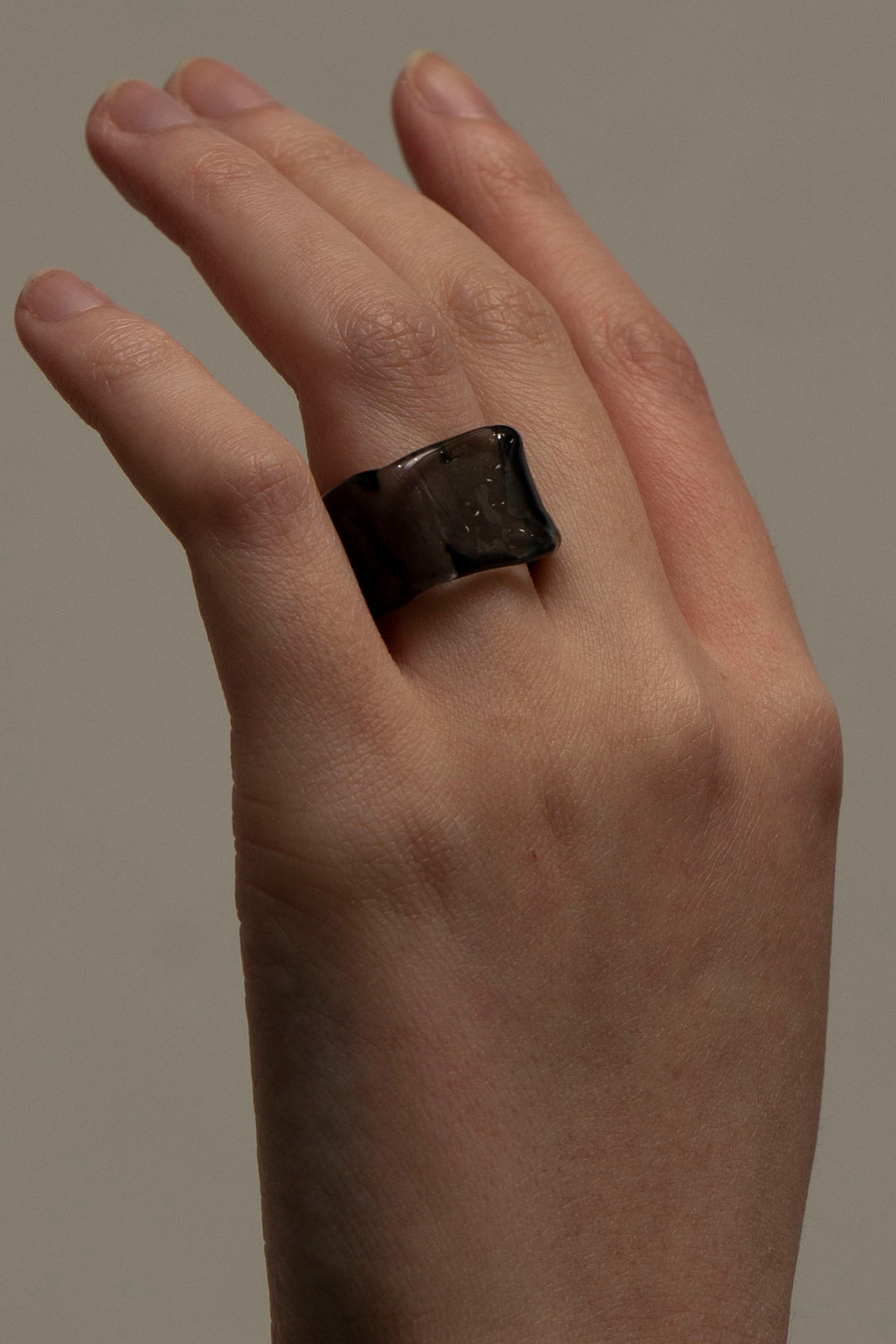 Ripple ring square black