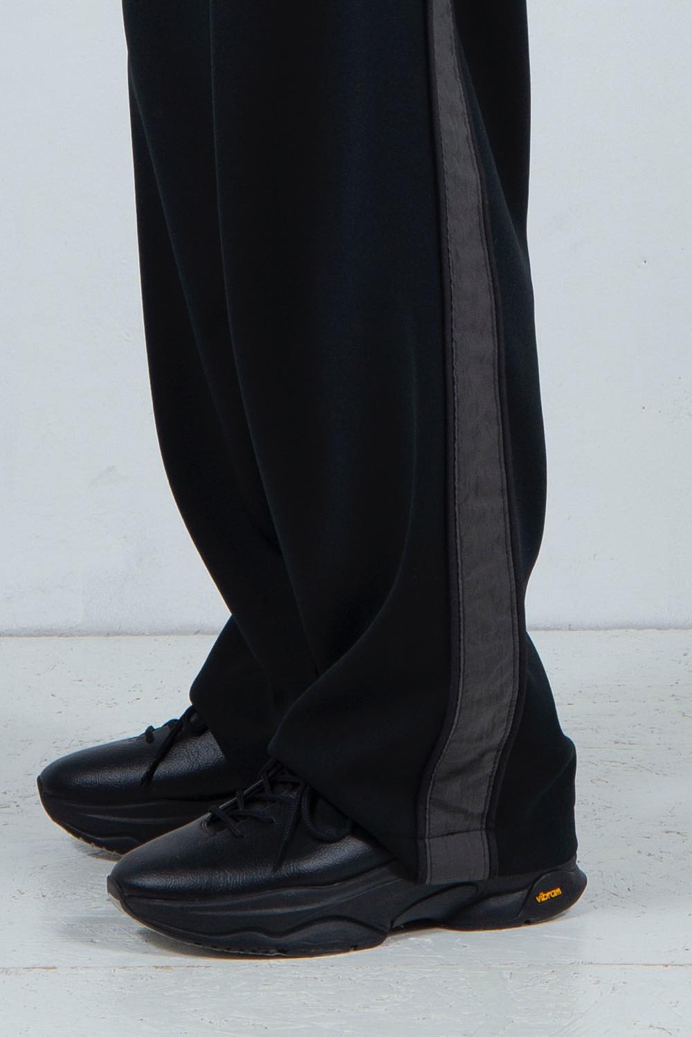 SIDE LINE TRACK PANTS